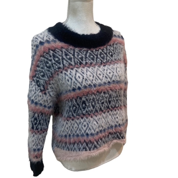 Urban outfitters fuzzy high low hem cropped sweater print blush, black sz small - Picture 6 of 13